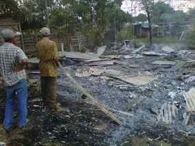 Ditinggal Salat Jumat, Warung Lesehan Ludes Terbakar