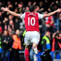 Van Persie Letupkan The Gunners