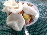 Rujak buah dan kerupuk pok Rujak buah dan kerupuk pok