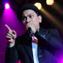 Tompi Kolaborasi dengan 10 Dewa Gitar Indonesia