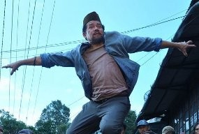 Jadi Bajing Loncat, Mathias Muchus Berlatih Silat Harimau