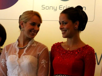 Ivanovic cs Bergaya dalam Kebaya
