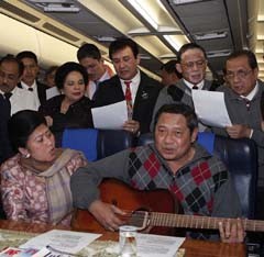 Buku SBY Diluncurkan di Paris, Album di Jakarta