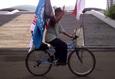 Kisah Winoto Genjot Ontel dari Malang ke Istana Negara dan DPR