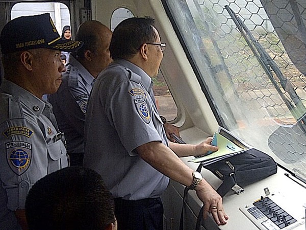 Menhub Tinjau Pembangunan Rel Kereta Ganda
