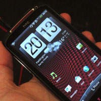 HTC Tekuk Samsung & Apple