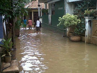 Anggota DPR Buka Posko Banjir di Pondok Labu