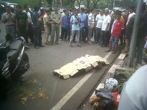 Tabrak Truk Molen di Kebon Sirih, Pemotor Tewas 