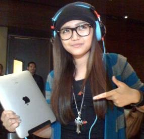 Terkenal, Charice Telantarkan Ayahnya?