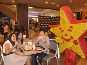 Burger Favorit Hollywood Buka Gerai Kelima