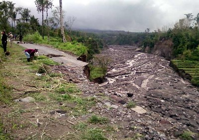 Jalur Evakuasi Merapi Putus