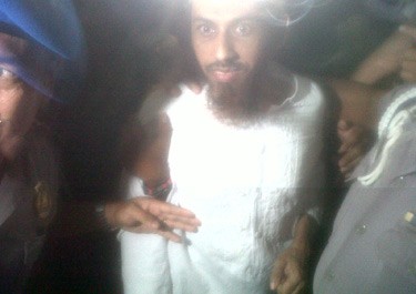 Umar Patek Cs Menyendiri Saat Salat Idul Adha