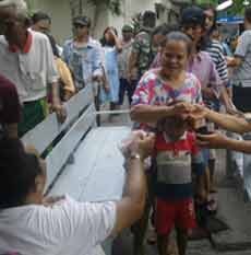 2.000 Ribu Orang Antre Pembagian Daging Kurban di Pengadilan