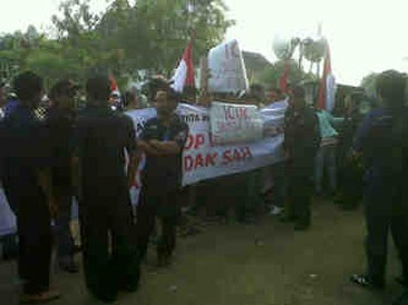 Dilarang Bertanding, Atlet Bulutangkis Demo di Cengkareng