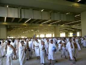 Tenda Tak Muat, ya Tidur di Luar