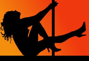 Protes Paus, Aktivis Cantik Striptis di Vatikan