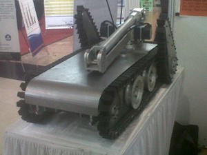 Sebuah Robot Penjinak Bom Hadir di LIPI Expo