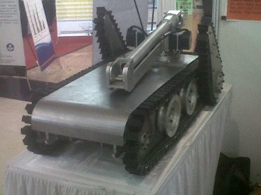 Sebuah Robot Penjinak Bom Hadir di LIPI Expo
