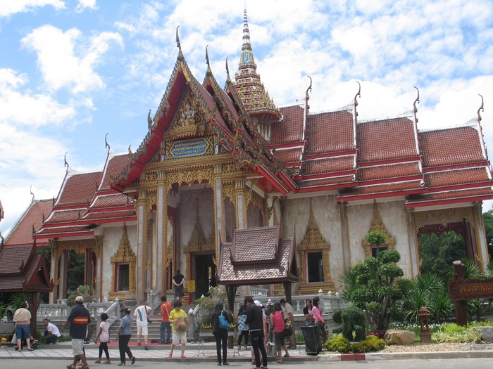 Kuil utama di kompleks Wat Chalong