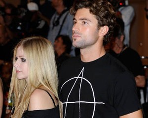 Diserang Saat Dugem, Avril Lavigne Babak Belur 