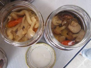 Acar Jamur yang Krenyes Asam Segar 