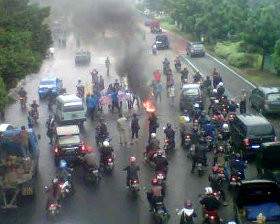 Ada Unjuk Rasa, Cawang Macet Total
