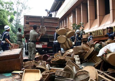 Pedagang Parsel di Stasiun Cikini Ditertibkan