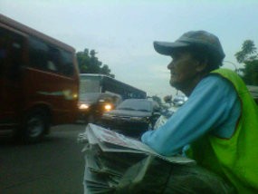 Mahasiswa Demo Lempar Tinja, Masyarakat Mengeluh