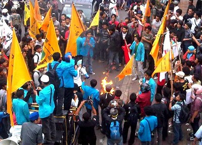 Ratusan Orang Demo Freeport