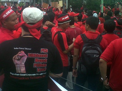 Karyawan Telkomsel Demo di Gatsu