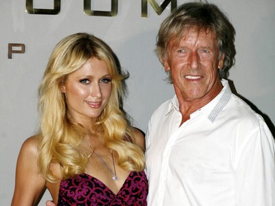 Ke Bali, Paris Hilton Tampil Seksi