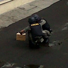 Paket Kotak Hebohkan Gedung DPRD Jabar