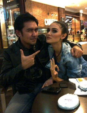 Zee Zee Shahab Dilamar Prabu Revolusi Usai Salat Jumat