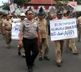 Seribuan Perangkat Desa dan Kades Turun Jalan, Pantura Macet