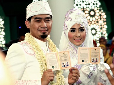 Pernikahan Istimewa 11-11-11 Ustad Solmed & April