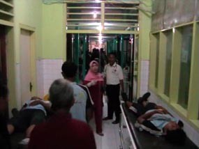 Peserta Gerak Jalan Korban Truk Terguling Terpaksa Dirawat di Lorong