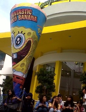 Wow! Ada Es Krim Setinggi 5,3 Meter di Ciwalk