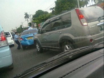 Taksi Blue Bird Kejar-kejaran dengan X-Trail di Ciputat 