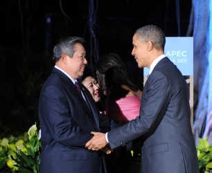 Penyanyi Tak Diundang Menyusup di Acara Makan Malam Obama