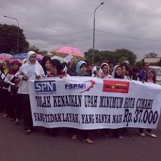 Long March Menuju Pemkot, Ribuan Buruh Cimahi Padati Jalan