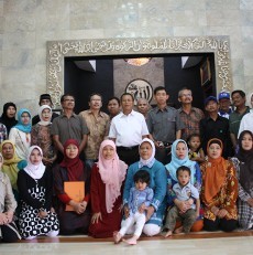 Wow, Warga Bantaran Cikapundung Daur Ulang Limbah Kertas