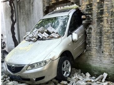 Dipakai Istri, Mazda6 Cium Tembok