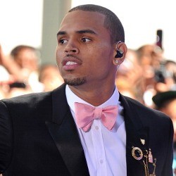 Promotor Masih Tunggu Kepastian Konser Chris Brown