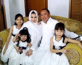 Peggy Tak Tahu Mantan Suami Kembali ke Istri Pertama