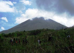 Sebulan Terakhir, Semeru Terjadi 2.044 Letusan Disertai Bom Vulkanik