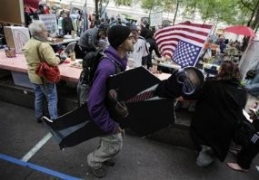 Demonstran Desak Perdagangan Wall Street Ditutup Lusa