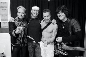 Van Halen Teken Kontrak dengan Interscope Records