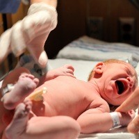 Tunda Potong Tali Pusar 3 Menit Kurangi Risiko Anemia Pada Bayi