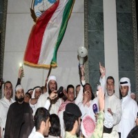  Ribuan Demonstran Jebol Parlemen Kuwait Tuntut PM Nasser Mundur