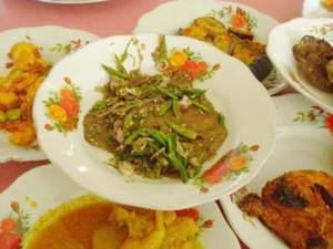 Disengat Dendeng Batokok Lembah Anai